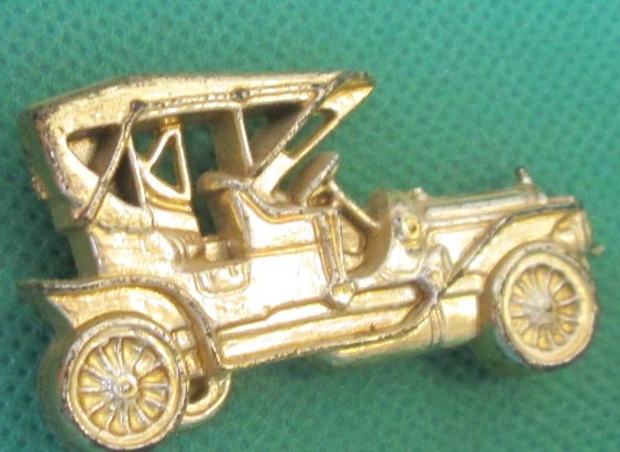 Old Fashioned CAR refrigerator frig MAGNET 1.25"x2.25"