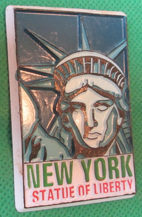 Souvenir NY New York STATUE OF LIBERTY vinyl refrigerator MAGNET