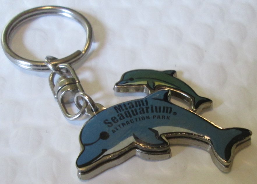 MIAMI SEAQUARIUM Souvenir DOLPHINS keyring key chain keychain 2"