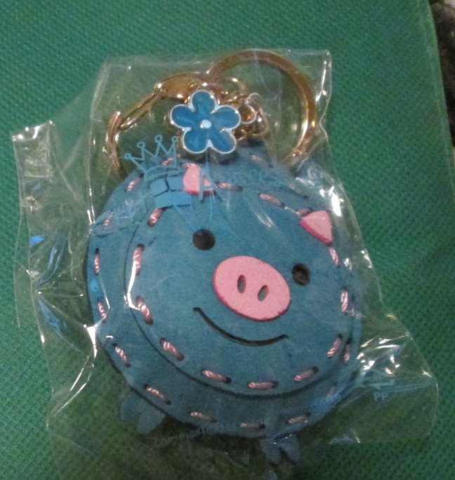 Blue PIG keyring key chain clip-on 3", Mint in Package - Click Image to Close