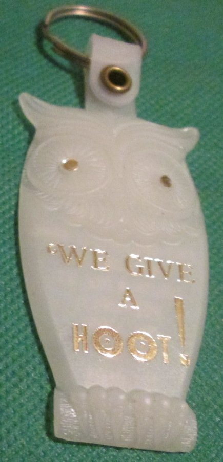 Vintage OWL We Give a Hoot ARTHUR WEEK & SON plastic keyring