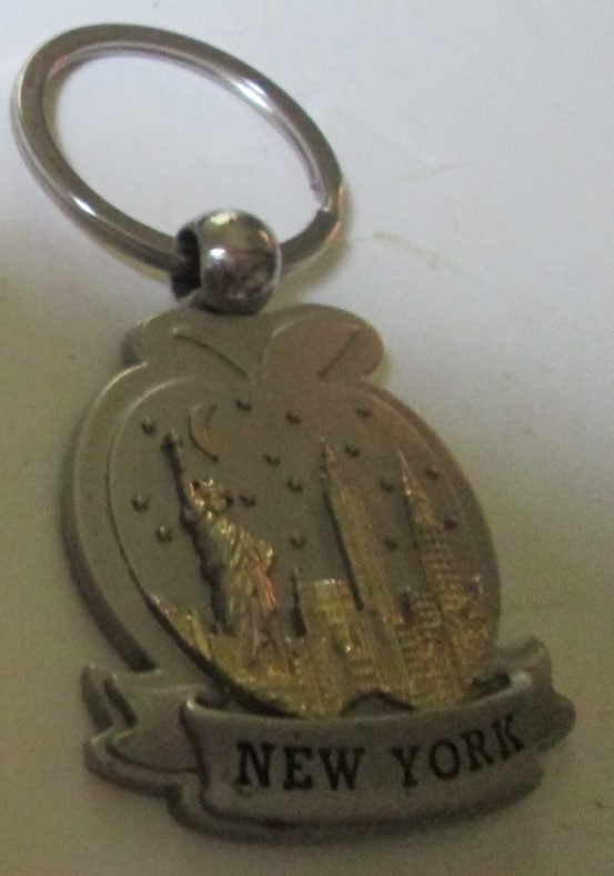 NEW YORK CITY Big Apple Souvenir metal keyring key chain