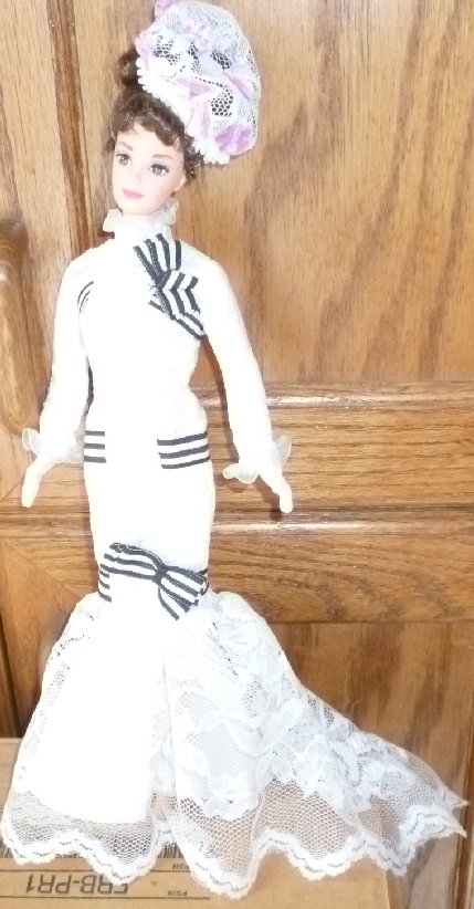 CE BARBIE Doll brunette has eyelashes wearing white gown