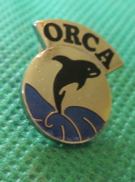 ORCA Killer WHALE pinback Pin 0.75"