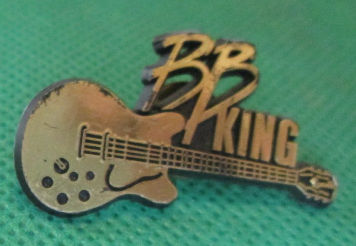 BB KING Guitar pinback lapel Pin 1.5"