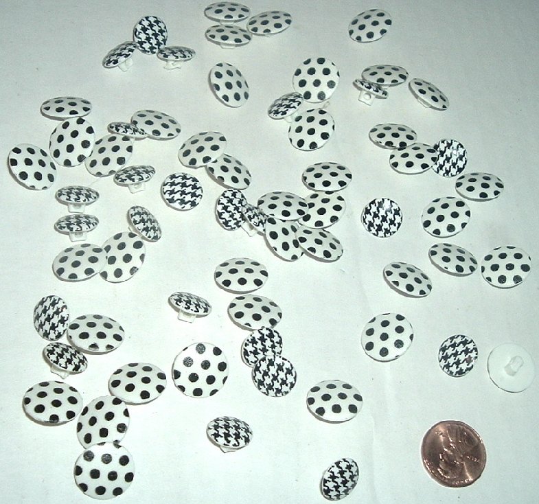CRAFT Lot of 64 black & white BUTTONS 2 different style